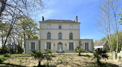 Manor 10 rooms of 252 m² in Saint-Berthevin (53940)