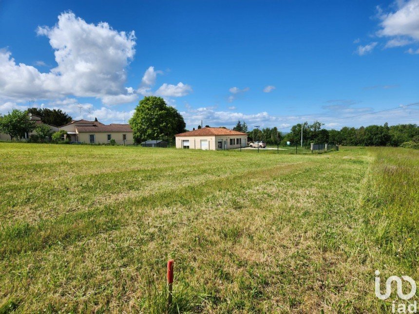 Land of 1,370 m² in Moncrabeau (47600)