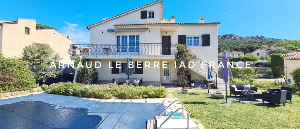 House 7 rooms of 142 m² in Six-Fours-les-Plages (83140)