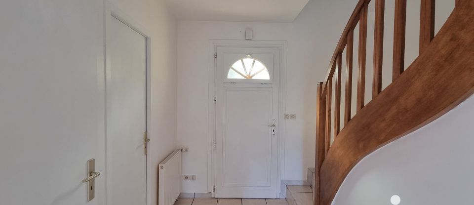 House 4 rooms of 90 m² in Montfaucon (25660)