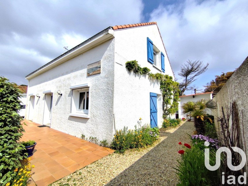 Traditional house 6 rooms of 156 m² in La Plaine-sur-Mer (44770)