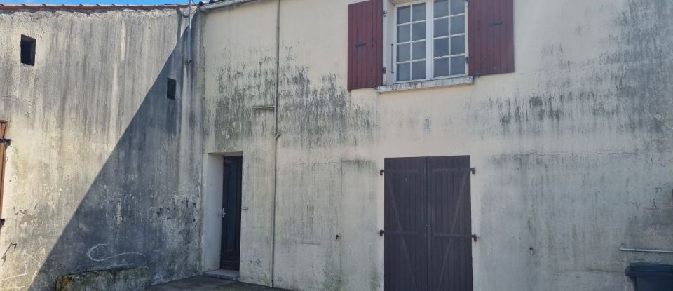 House 6 rooms of 175 m² in Saint-Aubin-la-Plaine (85210)