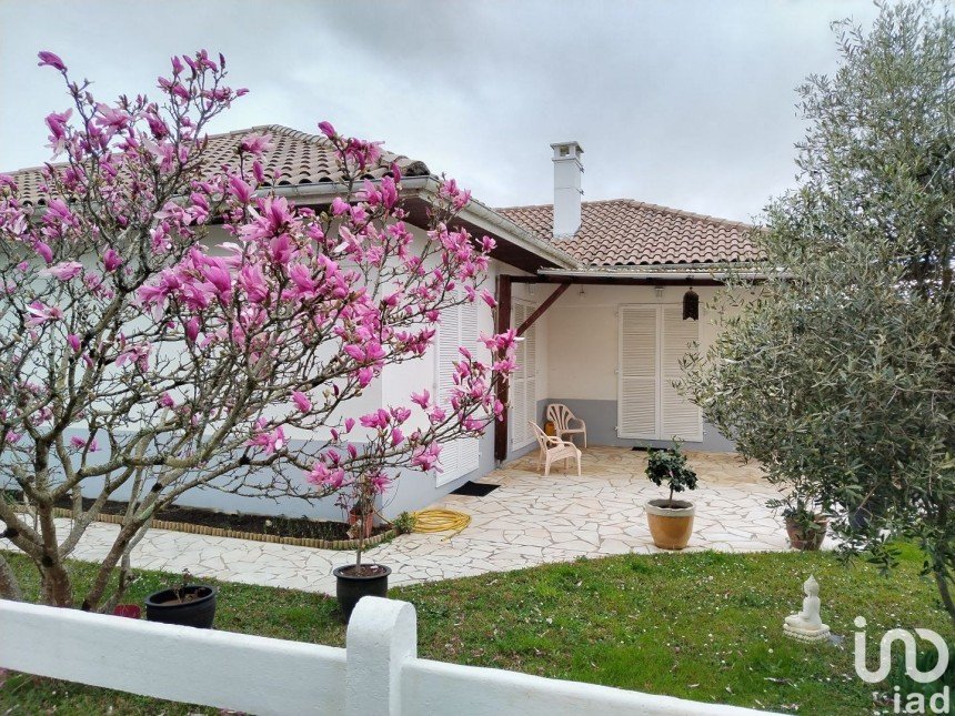House 7 rooms of 225 m² in Mourenx (64150)