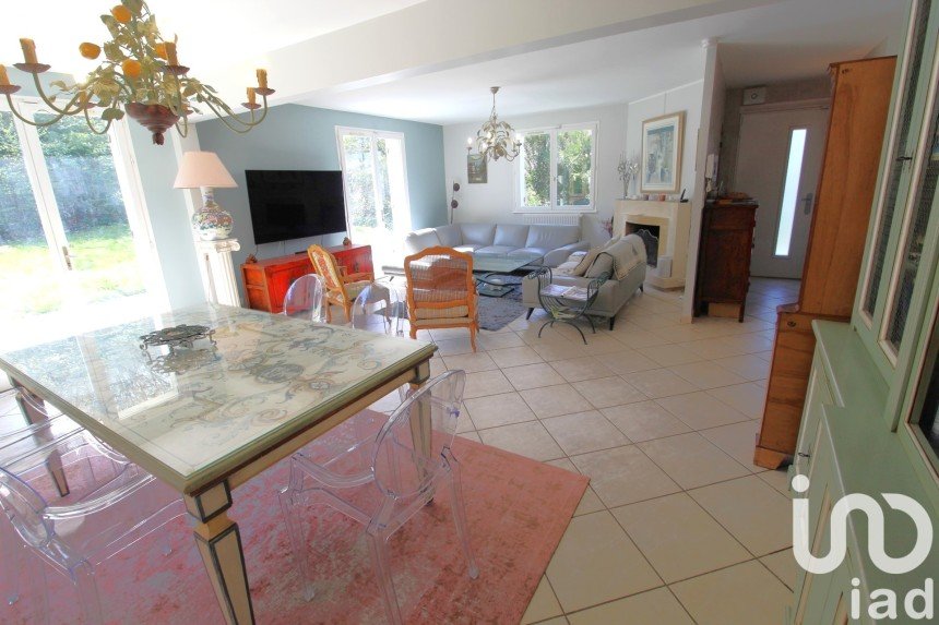 House 7 rooms of 151 m² in Gif-sur-Yvette (91190)
