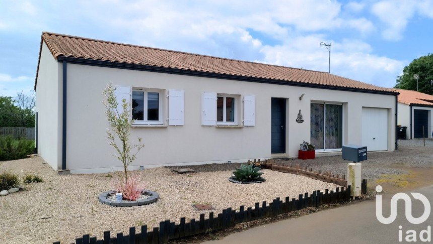 Pavilion 4 rooms of 94 m² in Fontenay-le-Comte (85200)