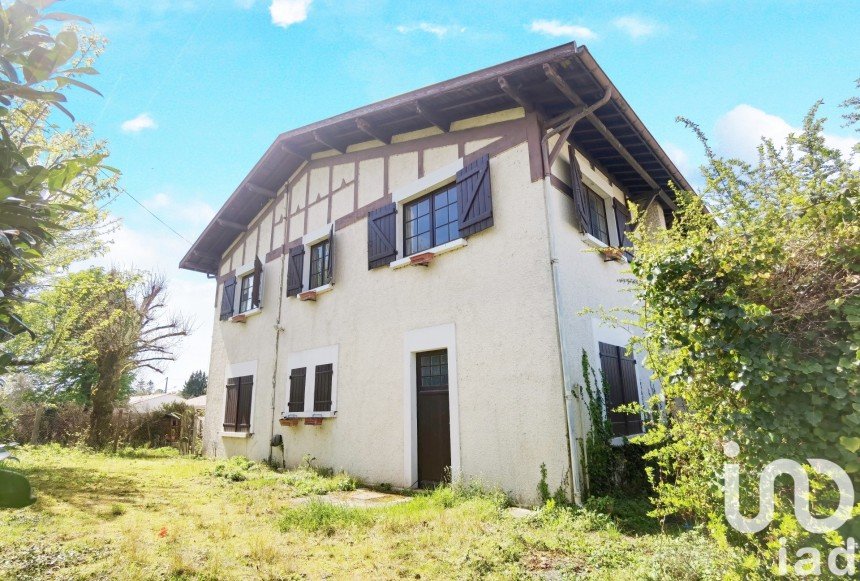 Maison traditionnelle 7 pièces de 230 m² à Belin-Béliet (33830)