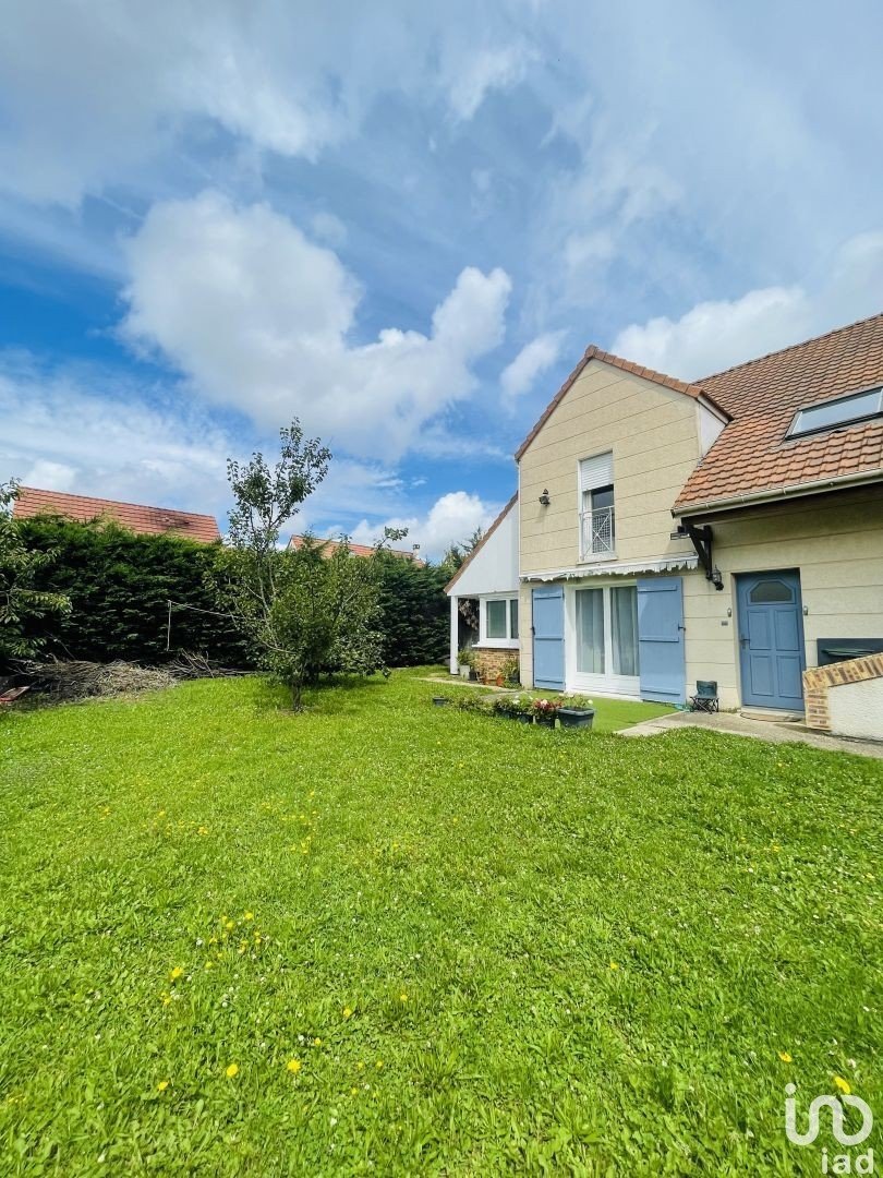 House 5 rooms of 131 m² in Savigny-le-Temple (77176)