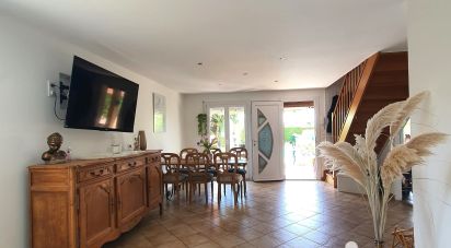 House 6 rooms of 140 m² in Mionnay (01390)