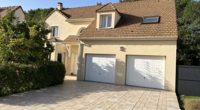 House 8 rooms of 183 m² in Saint-Pierre-du-Perray (91280)