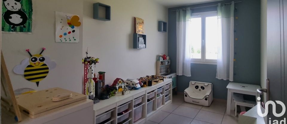 Maison 4 pièces de 100 m² à Mézériat (01660)