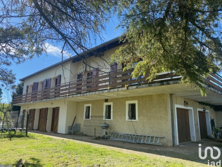 Maison 9 pièces de 240 m² à Auriac-sur-Vendinelle (31460)