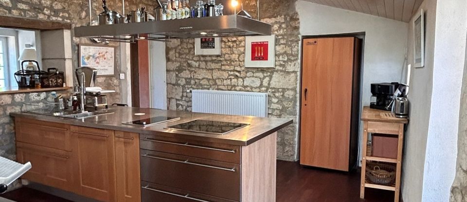 House 9 rooms of 209 m² in Pissotte (85200)