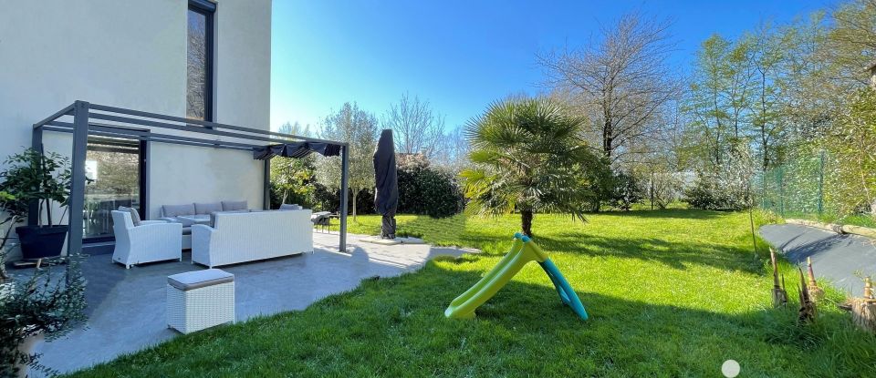 House 6 rooms of 161 m² in Châteaubriant (44110)