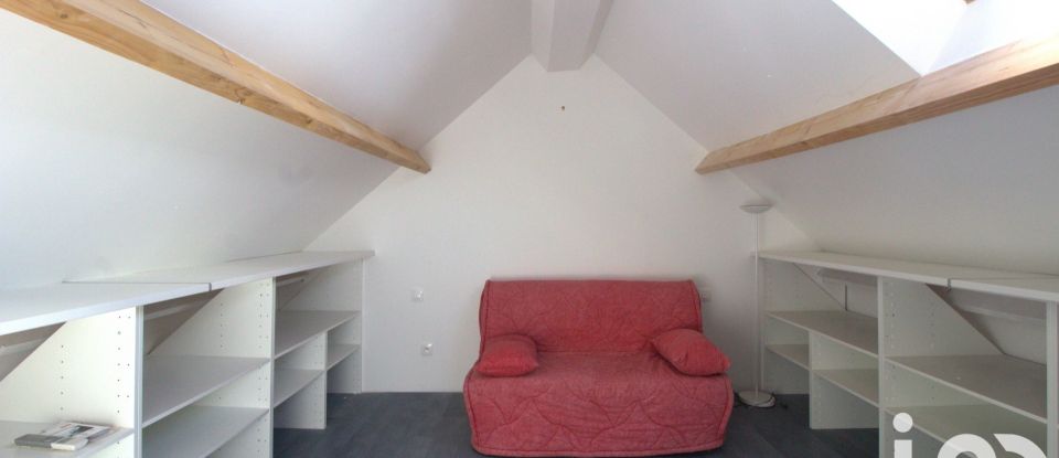 House 6 rooms of 131 m² in Saint-Rémy-lès-Chevreuse (78470)