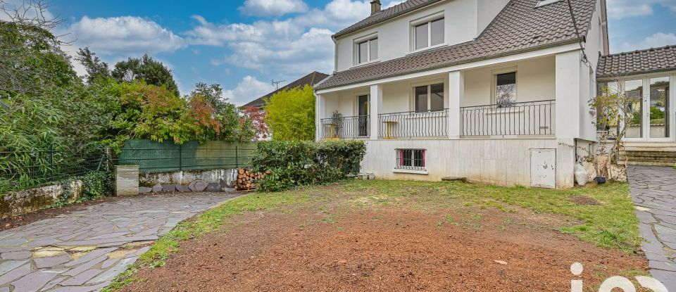 House 7 rooms of 187 m² in Verrières-le-Buisson (91370)