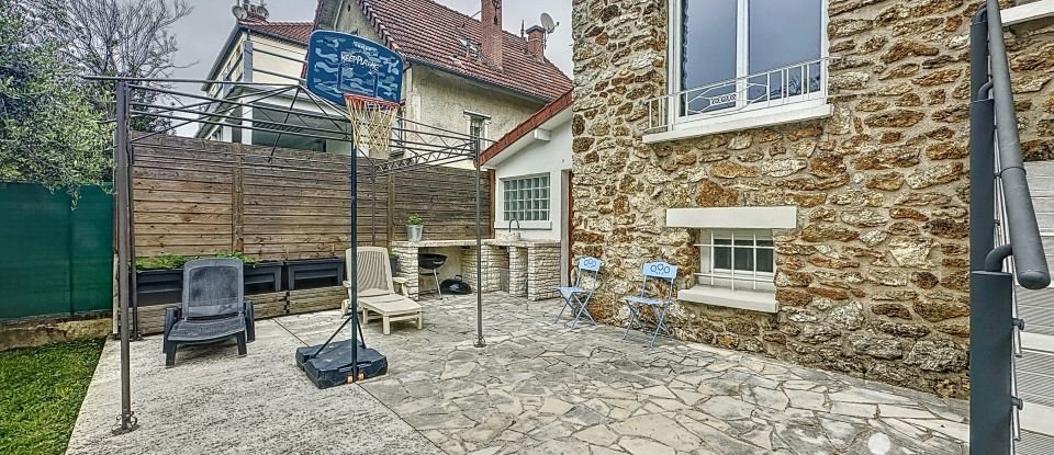 Traditional house 6 rooms of 110 m² in Orly (94310)