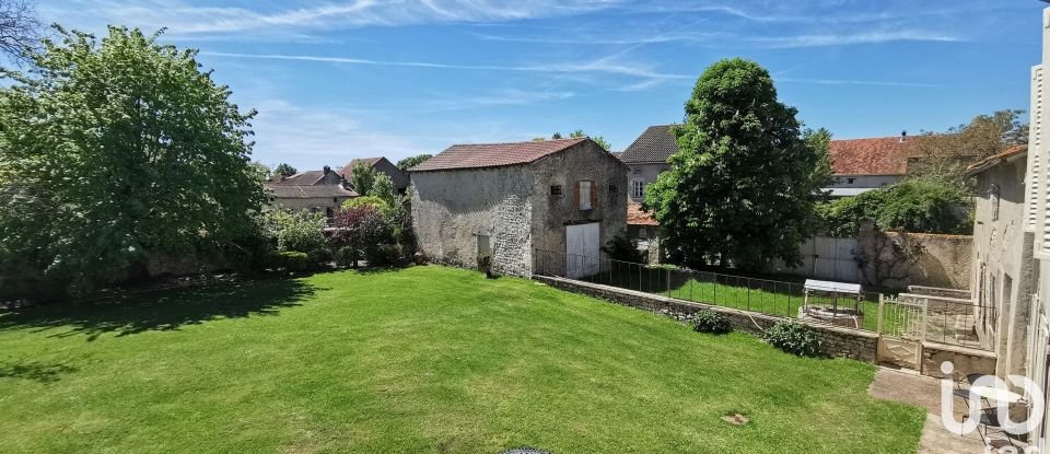 House 8 rooms of 201 m² in Charroux (03140)