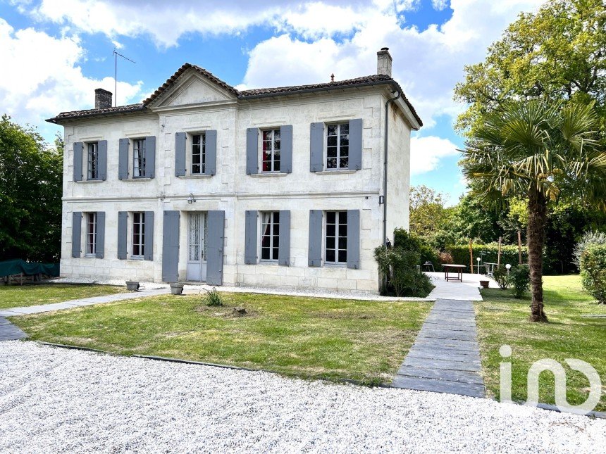 Mansion 7 rooms of 176 m² in Savignac-de-l'Isle (33910)