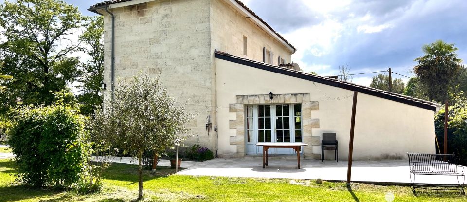 Mansion 7 rooms of 176 m² in Savignac-de-l'Isle (33910)