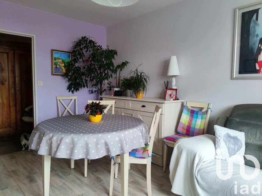 Apartment 3 rooms of 65 m² in Dreux (28100)