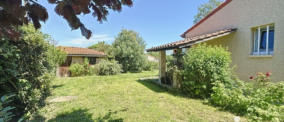 Traditional house 5 rooms of 113 m² in Auzielle (31650)