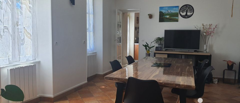 House 7 rooms of 212 m² in Bussac-Forêt (17210)
