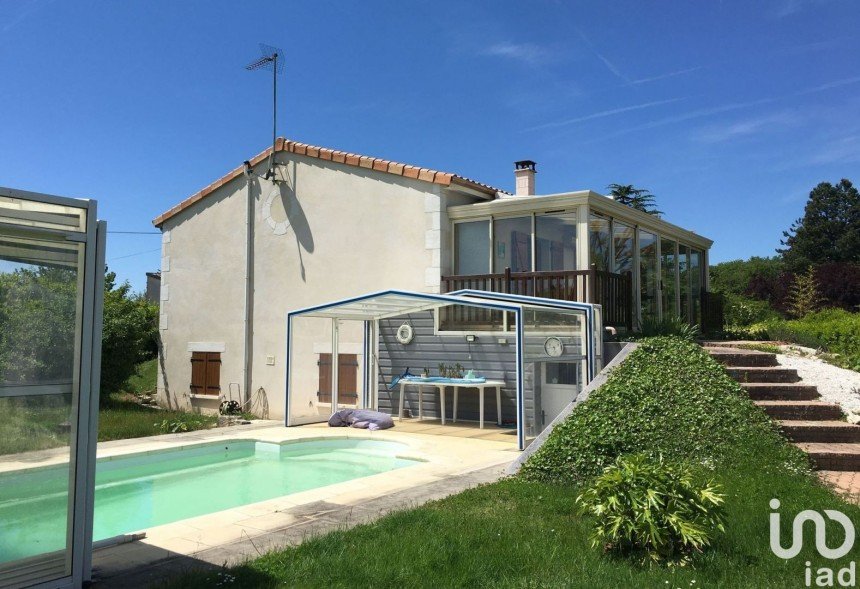 House 5 rooms of 145 m² in Sèvres-Anxaumont (86800)