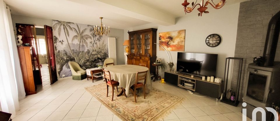 Maison traditionnelle 9 pièces de 243 m² à Flins-sur-Seine (78410)
