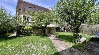 House 8 rooms of 185 m² in Gretz-Armainvilliers (77220)