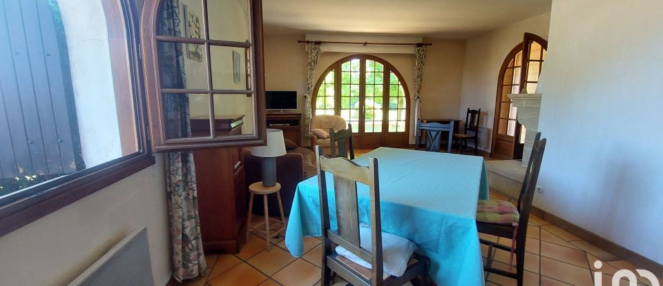 House 4 rooms of 99 m² in Saint-Magne-de-Castillon (33350)