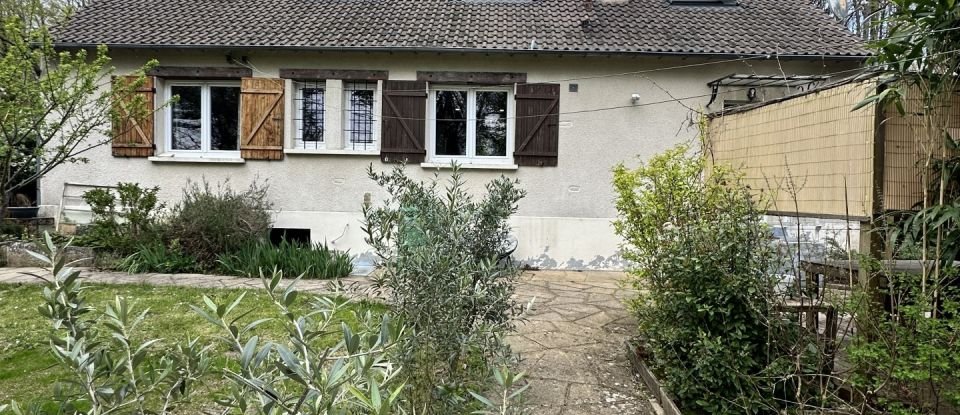 Traditional house 7 rooms of 140 m² in Rochefort-en-Yvelines (78730)