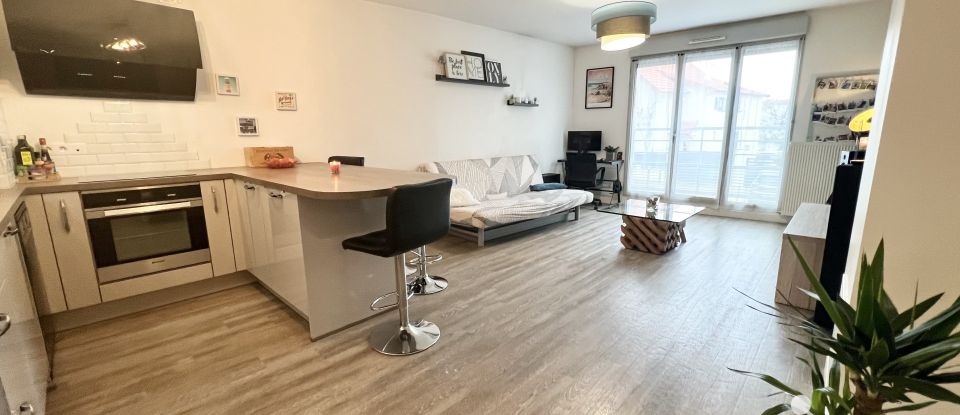 Apartment 3 rooms of 66 m² in Massy (91300)