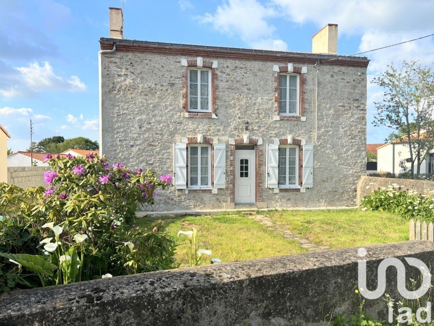 Maison traditionnelle 5 pièces de 134 m² à Rouans (44640)