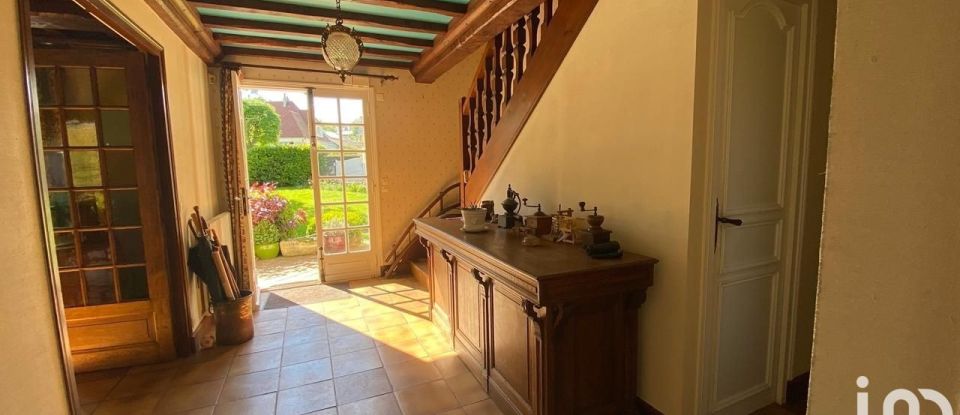 Traditional house 7 rooms of 195 m² in Port-en-Bessin-Huppain (14520)