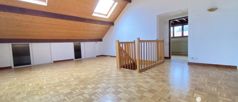 Maison traditionnelle 8 pièces de 180 m² à Charly (69390)