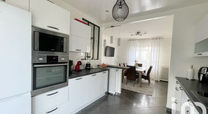 House 5 rooms of 90 m² in Morangis (91420)
