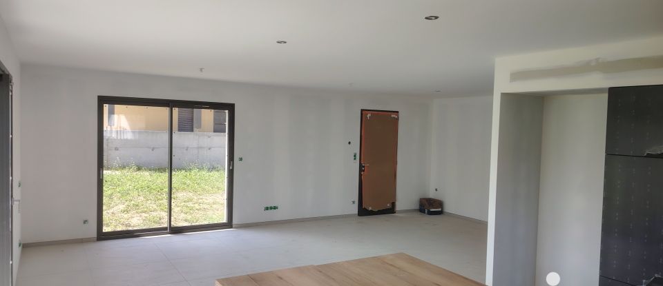House 4 rooms of 121 m² in Lézigneux (42600)