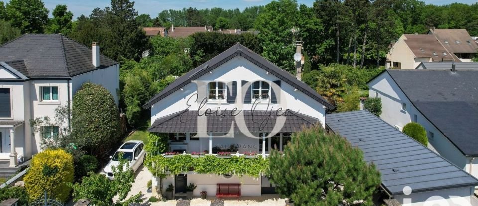 Traditional house 9 rooms of 257 m² in La Queue-en-Brie (94510)