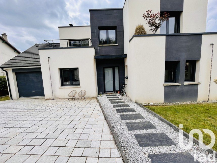 House 5 rooms of 117 m² in Élancourt (78990)