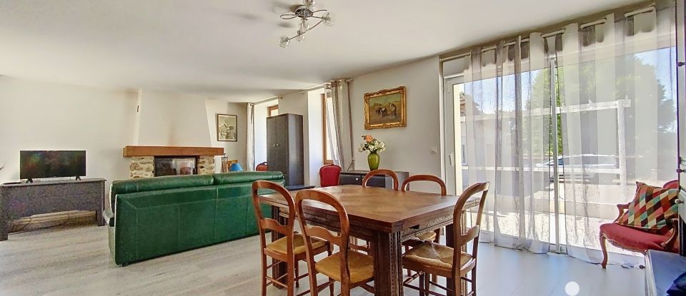 House 6 rooms of 140 m² in Boissise-la-Bertrand (77350)