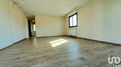Apartment 3 rooms of 64 m² in Saintes (17100)