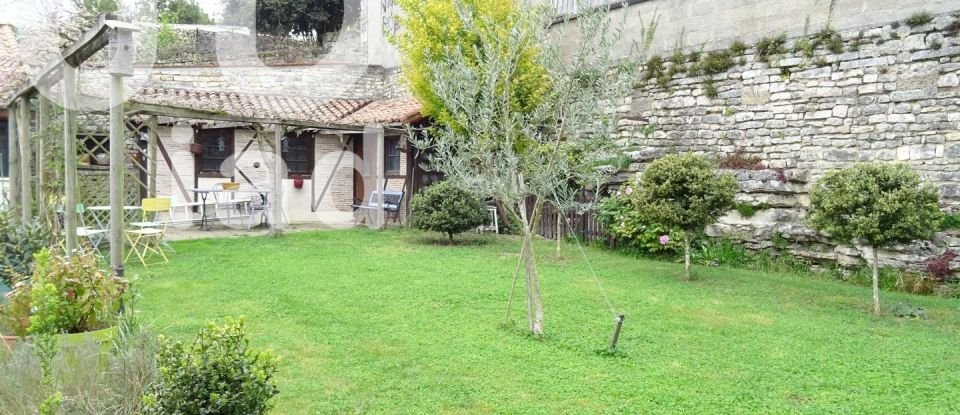 House 7 rooms of 139 m² in Ruffec (16700)