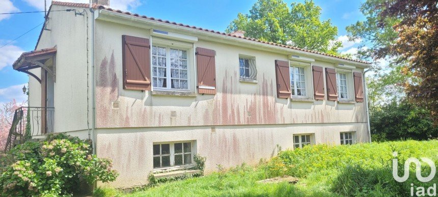 Village house 5 rooms of 91 m² in Saint-Martin-des-Noyers (85140)