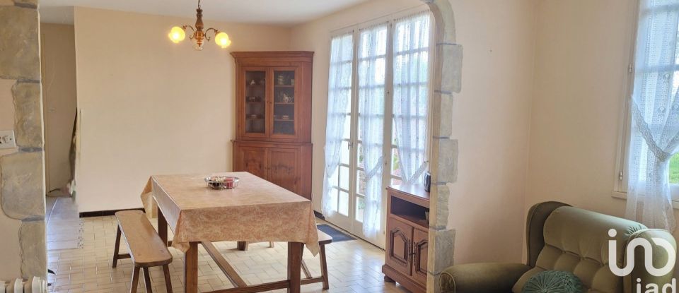 Village house 5 rooms of 91 m² in Saint-Martin-des-Noyers (85140)