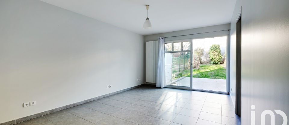 House 6 rooms of 209 m² in Rosny-sous-Bois (93110)