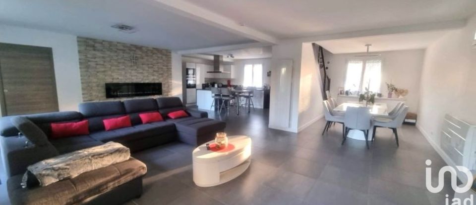 House 7 rooms of 150 m² in Gif-sur-Yvette (91190)