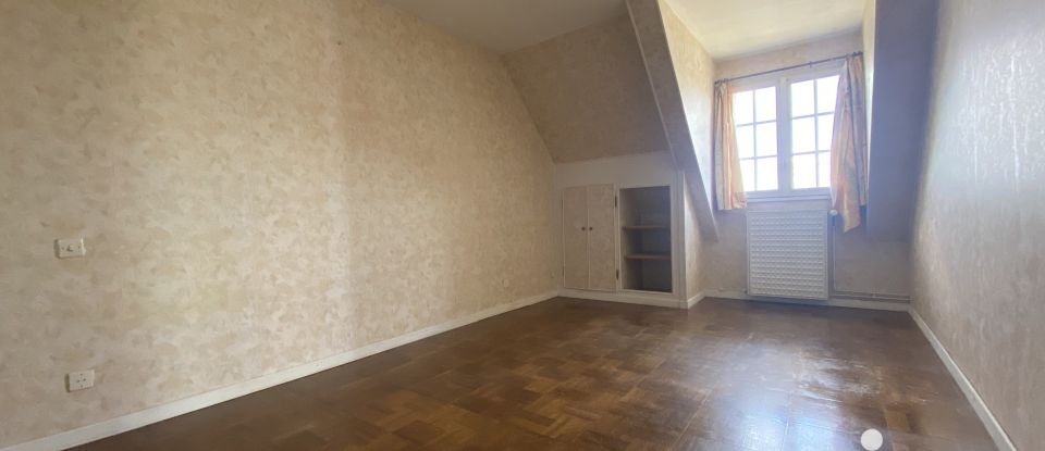 House 6 rooms of 126 m² in Parçay-Meslay (37210)