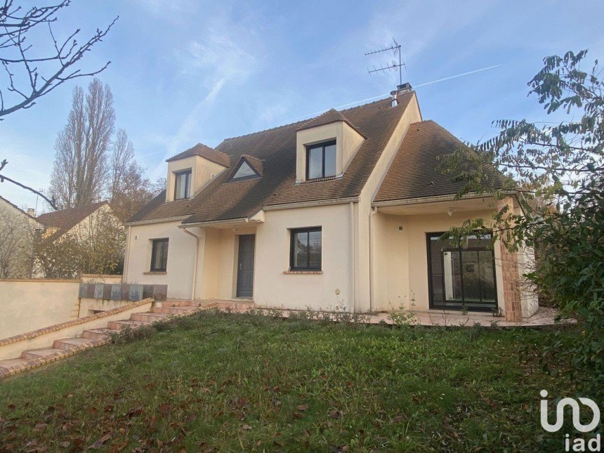 Traditional house 6 rooms of 150 m² in Bures-sur-Yvette (91440)