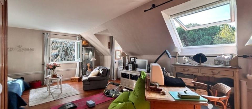 House 6 rooms of 162 m² in Sucy-en-Brie (94370)