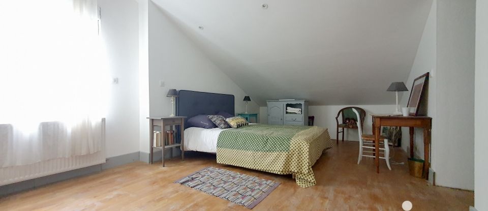 Maison traditionnelle 8 pièces de 300 m² à Limoges (87000)